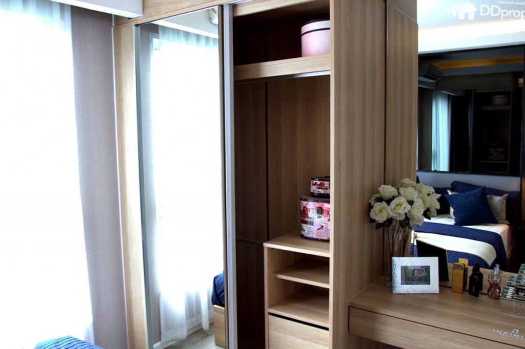 เฟอร์นิเจอร์บิลท์อินลายไม้