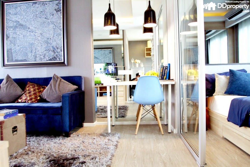 มุมมองภายในห้องจากห้องครัว