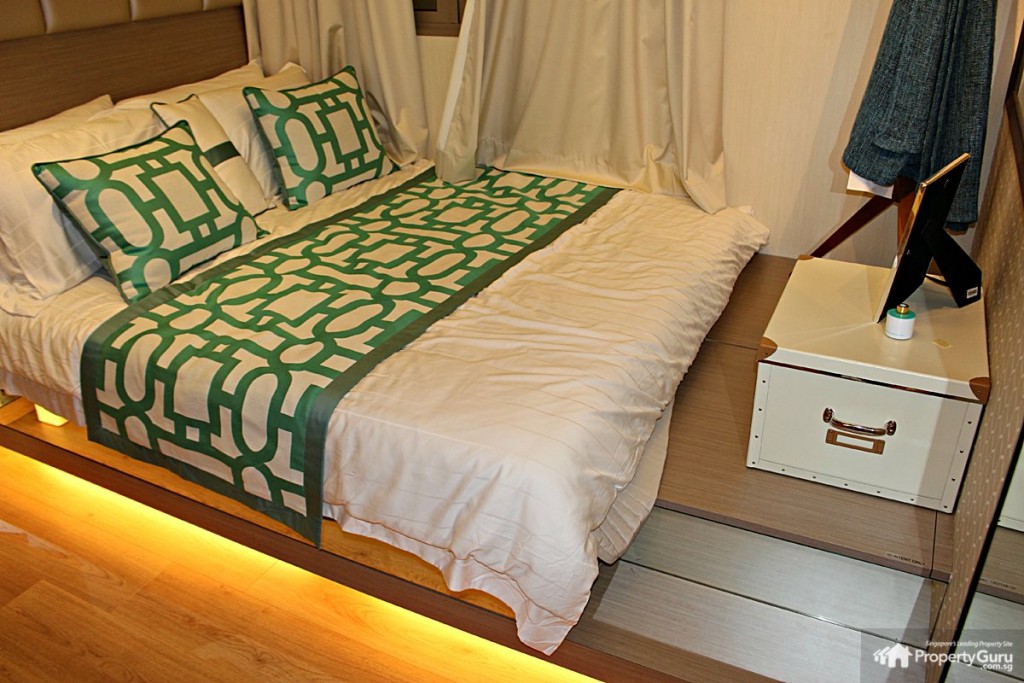 the vales common bedroom queen wall