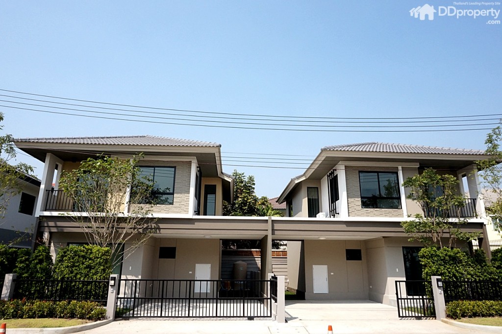 3 TheTrust-Ratchapruk-RattanatibetDSC05378-121