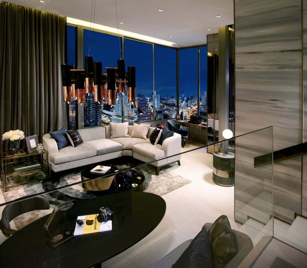 ความสูงของเพดานที่ต่างกันเป็นพิเศษ สูงสุดถึง 3.6 เมตร ทำให้เกิดความโปร่งสบาย  และไฮไลท์อยู่ที่วิวแบบพาโนราม่าสำหรับคนที่หลงใหลในความงามของวิวเมือง