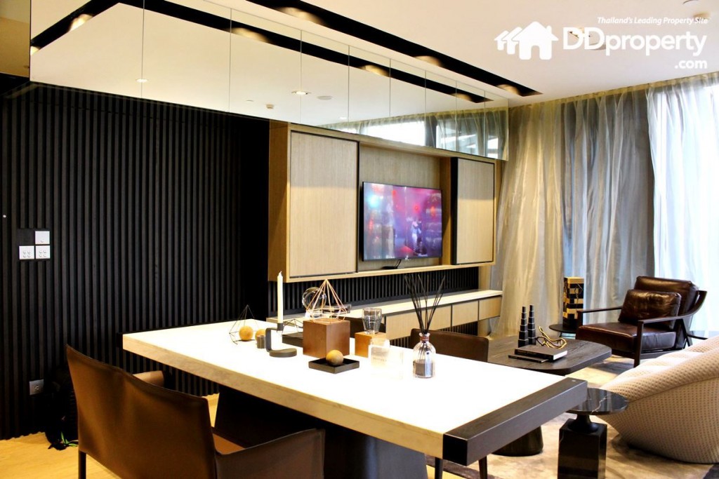 พื้นที่โต๊ะอาหารและห้องนั่งเล่น