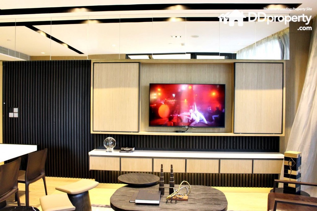 เฟอร์นิเจอร์เน้นสีขาวลายไม้ บิลท์อินลอยตัว