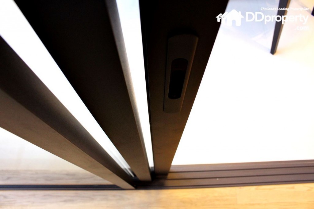 ขอบกระจกอะลูมิเนียมเทาดำเกรดพรีเมี่ยม