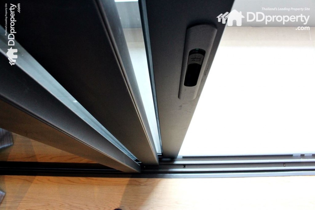 ประตูบานสไลด์ขอบเทาดำเกรดพรีเมี่ยม