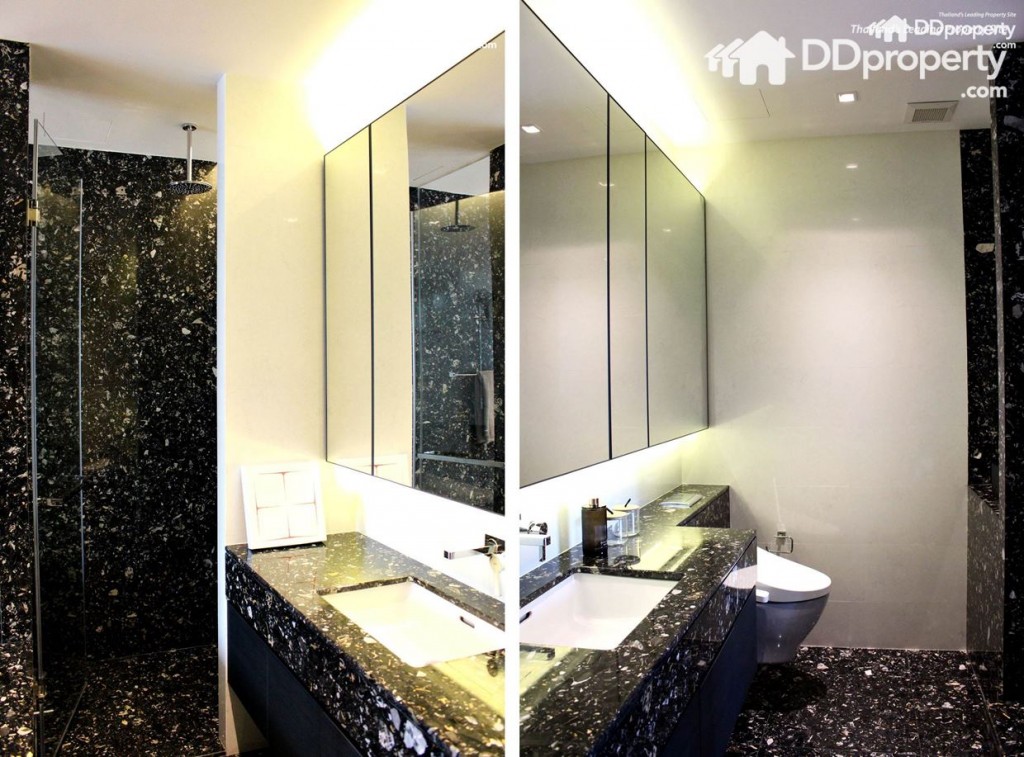 พื้นที่ห้องอาบน้ำเป็นแนวยาว