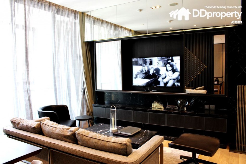 พื้นที่ห้องนั้งเล่นที่ดูลงตัวสวยงามเพดานที่ 2.8 เมตร