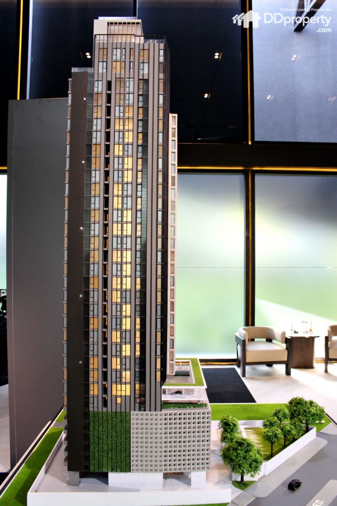 ทิศใต้ : เป็นพื้นที่พักอาศัย บ้านเดี่ยว และคอนโดมิเนียมโลว์ไรส์ภายในซอยสุขุมวิท 34