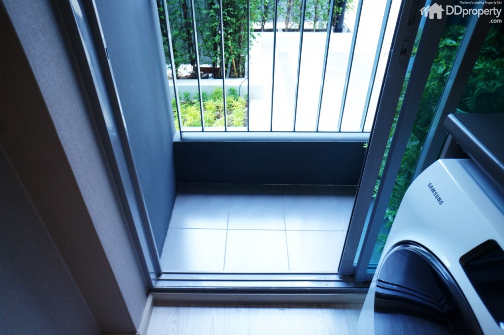 ติดกับโซนครัวจะเป็นระเบียง