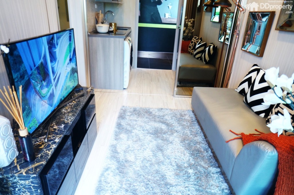 สามารถวางทีวีที่เหมาะในระดับสายตาได้ตั้งแต่ 32-43 นิ้ว