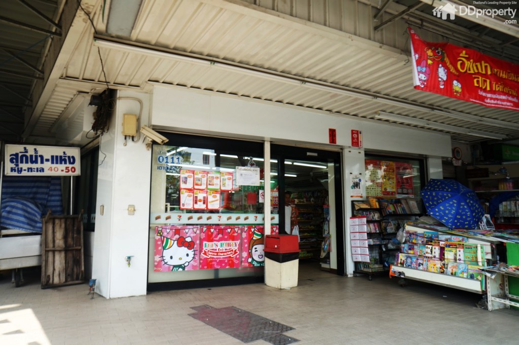 แน่นอนมี 7-11 ใกล้กับทางเข้าโครงการ