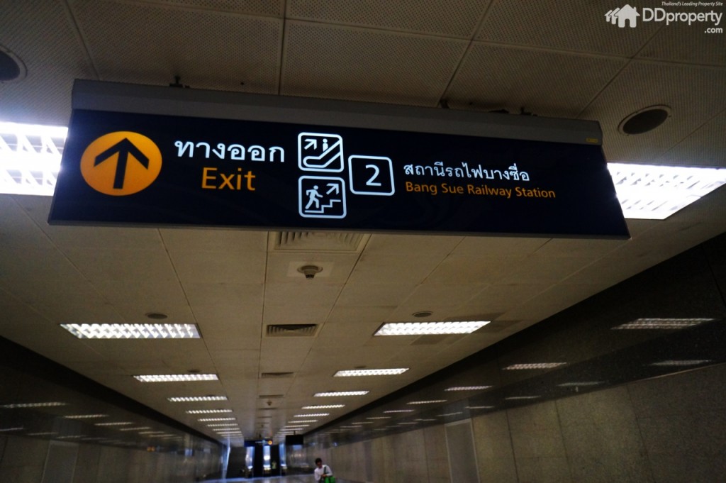 เดินตรงไปเพื่อไปออกยังสถานีบางซื่อ