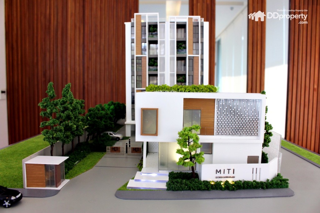 ด้านหน้าโครงการ ติดถนนใหญ่ 