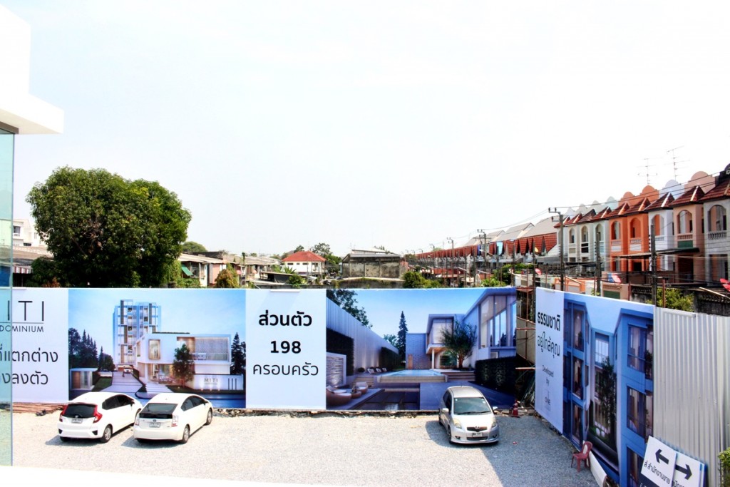 พื้นที่ด้านหลังโครงการ