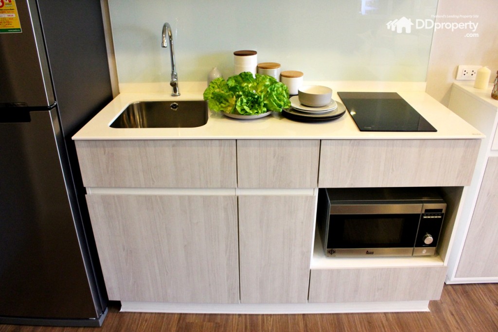 แพนทรีบิลท์อินลายไม้