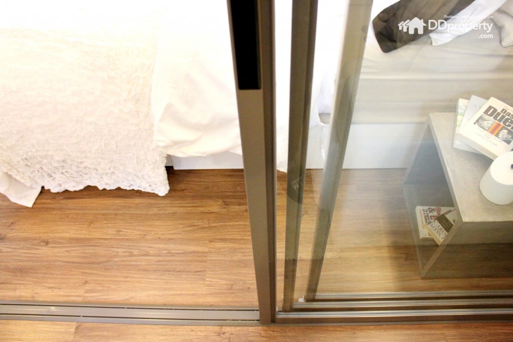 ฉากกั้นห้องนอนแบบสไลด์สามตอน 