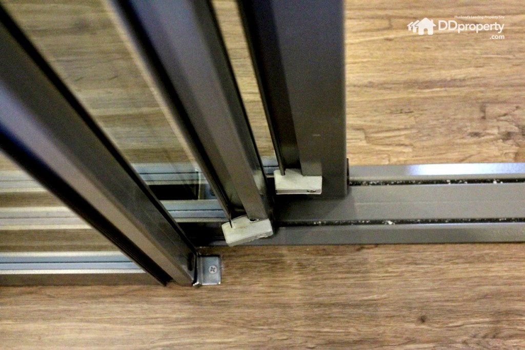 ขอบกันกระแทกฉากกั้นห้อง