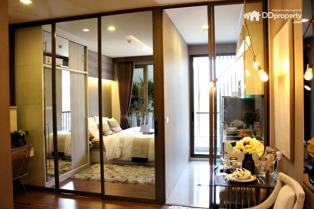 อีกด้านจะเป็นพื้นที่ห้องนอน และห้องครัว