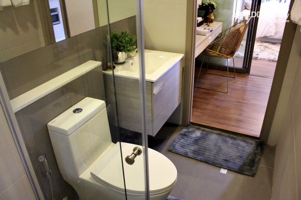 ฉากกั้นแยกส่วนเปียกแห้งอย่างชัดเจน