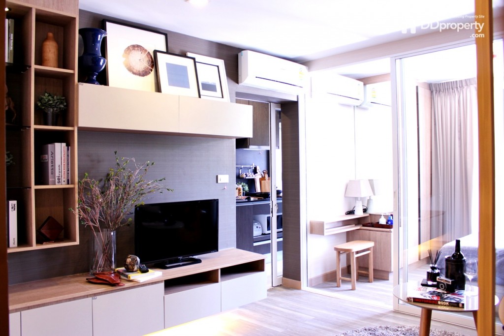 ภายในห้องดูเรียบง่าย มีฟังก์ชั่นครบ ตามสไตล์คอนโดฯ แบบญี่ปุ่น