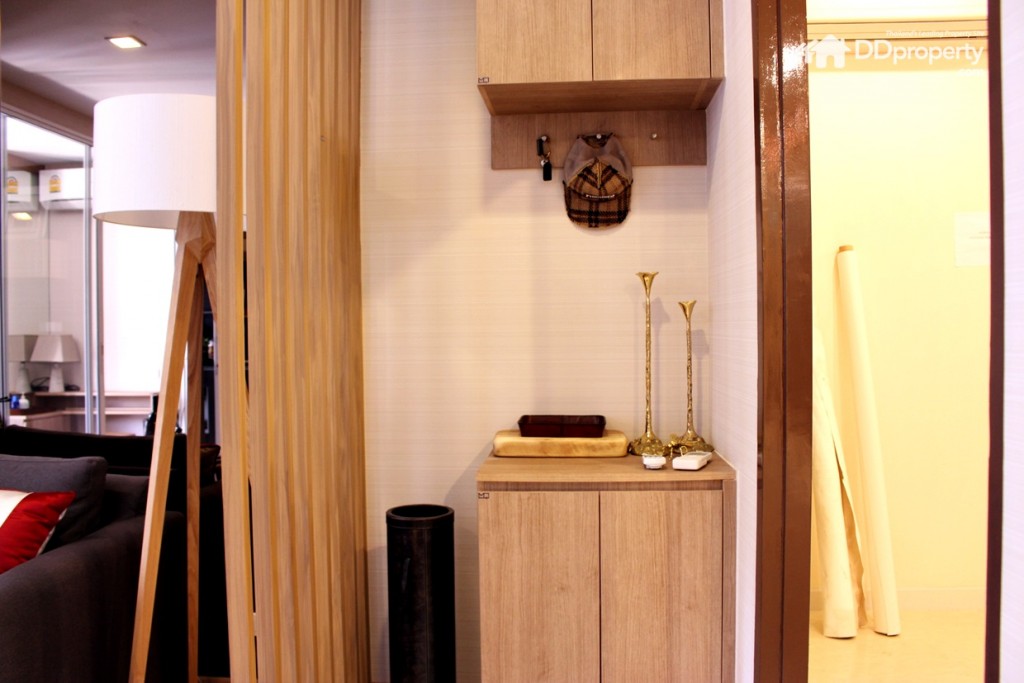 ภายในห้องด้านขวามือจะเป็นที่เก็บรองเท้า