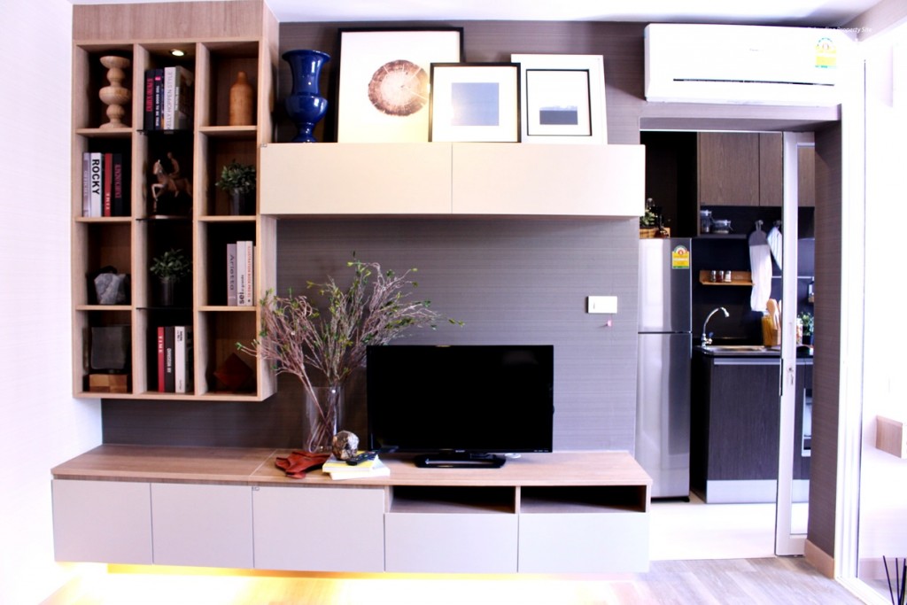 ชั้นวางทีวีเป็นเฟอร์นิเจอร์บิลท์อินแบบลอยตัว