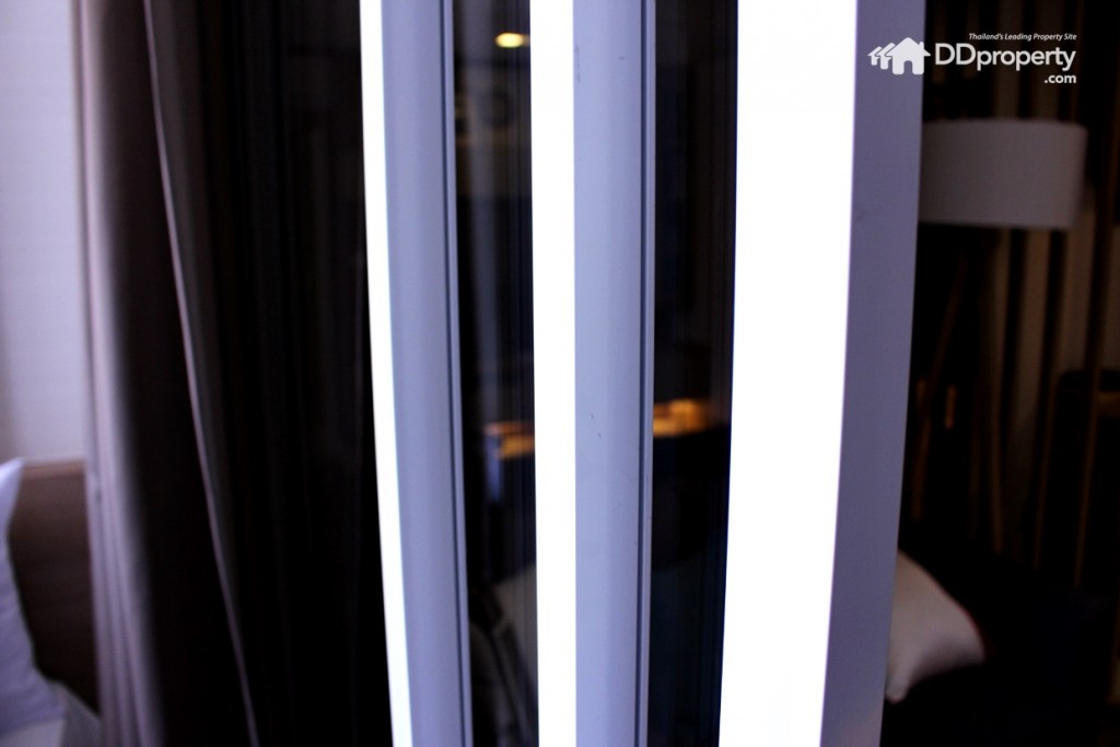 ราวกันของห้องเป็นแบบ 3 ตอน