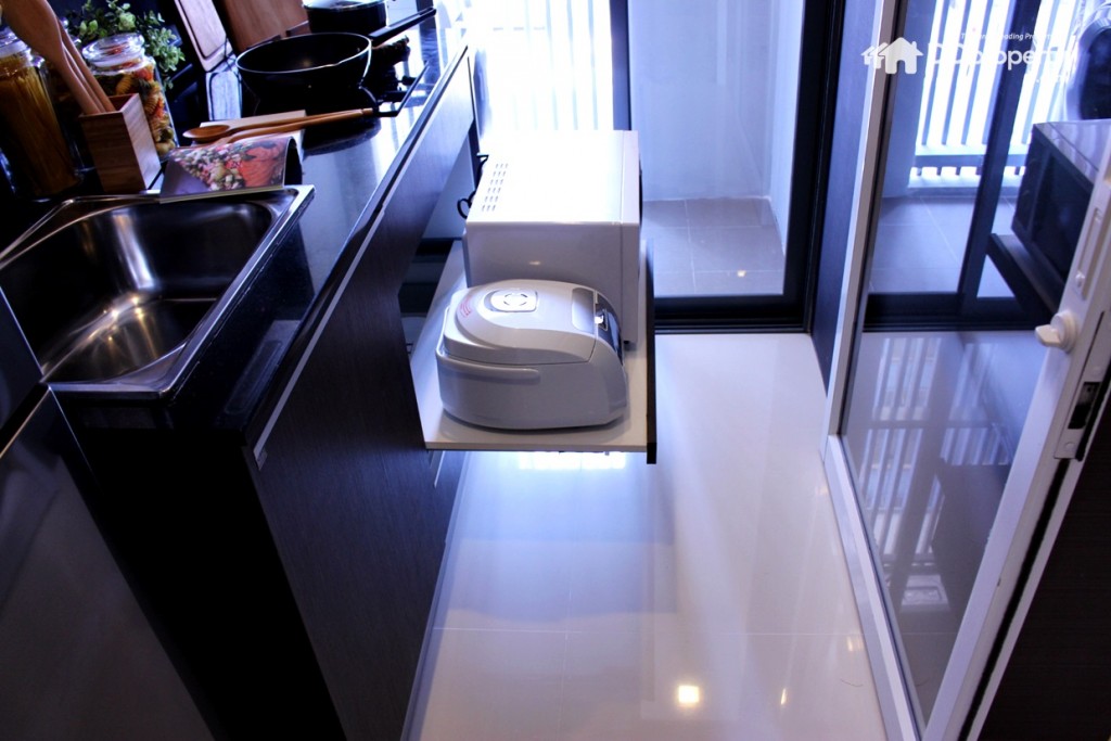 ช่องเก็บของใต้แพนทรี