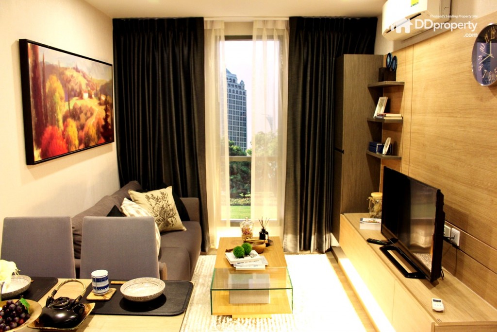 ผนังห้องฉาบเรียบทาสีขาว