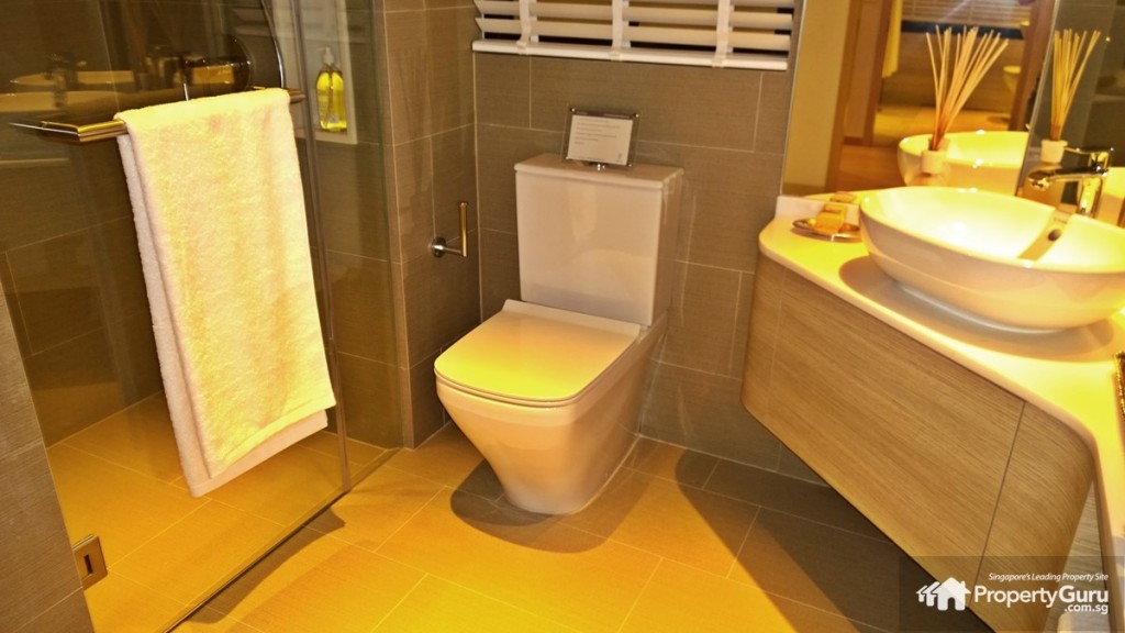 The Crest 3BR Loft common bathroom