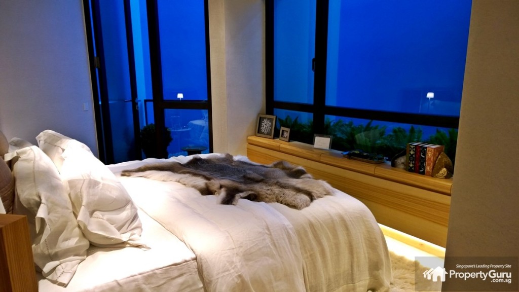 The Crest 3BR Loft master bedroom