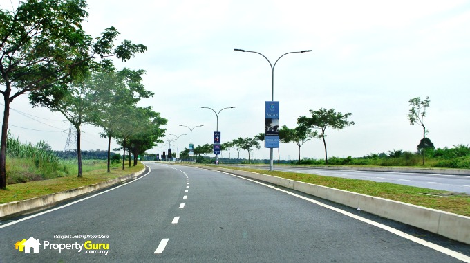 Another view of the long road ahead. Soon you will come up to the first of three roundabouts as depicted by the map above. Just soldier on and you'll get there