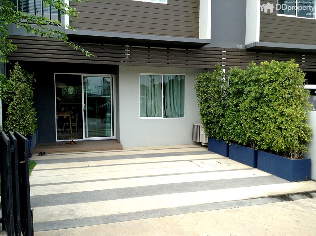 The colors Permium Kanjanapisek-Ratchaphreukp36-001