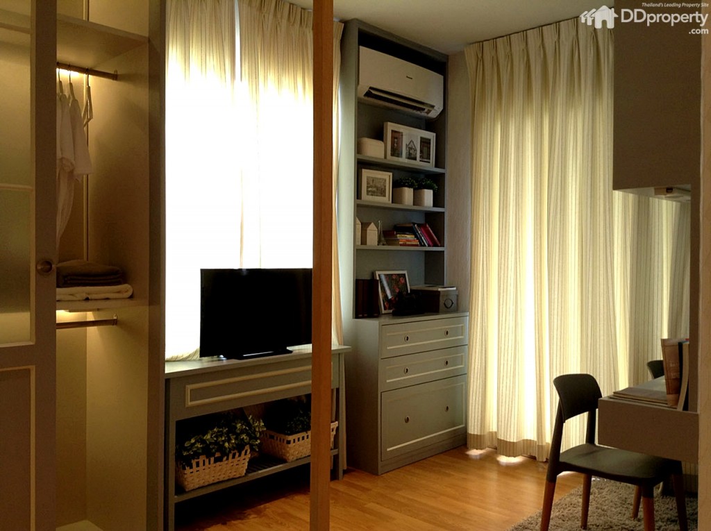 The colors Permium Kanjanapisek-Ratchaphreukp56-019