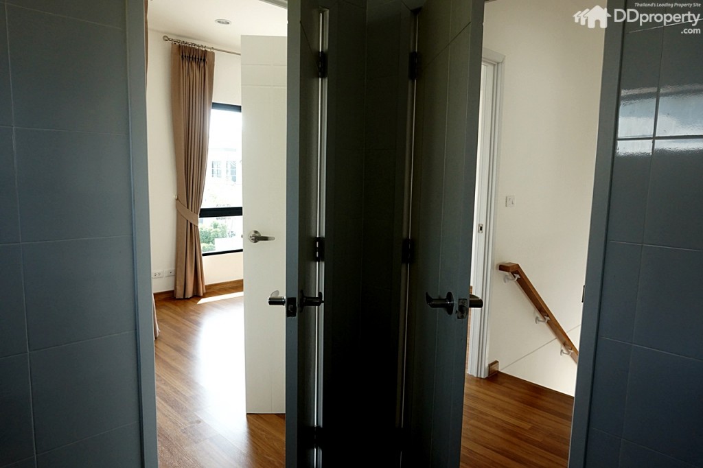 TheTrust-Ratchapruk-RattanatibetDSC05408-150