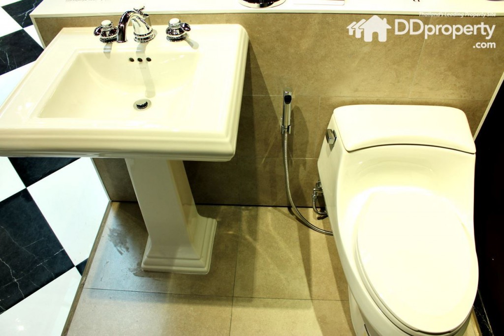 โถสุขภัณฑ์ยี่ห้อ Kohler หรือเทียบเท่า