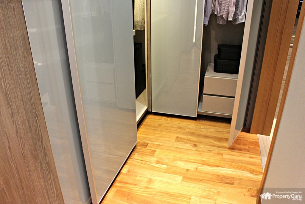 mon jervois walk-in wardrobe