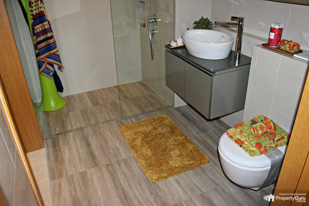 pollen and bleu common bathroom 2 BR