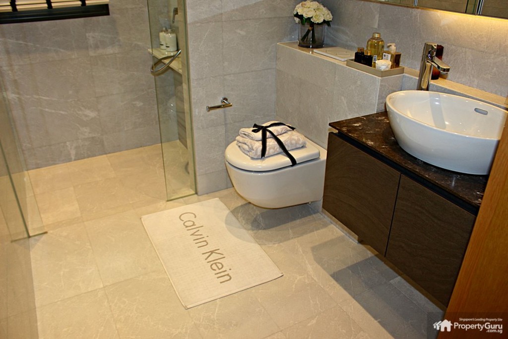 pollen and bleu common bathroom 4 BR