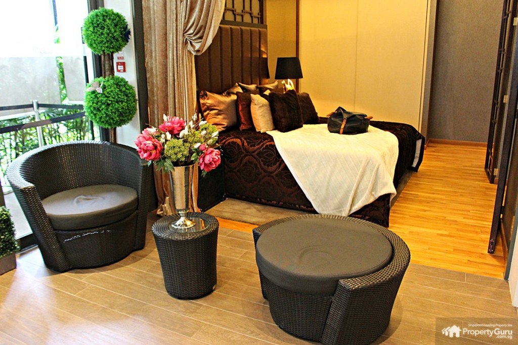 pollen and bleu master bedroom 4 BR