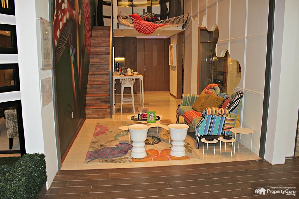 pollen and bleu show flat entrance 2 BR