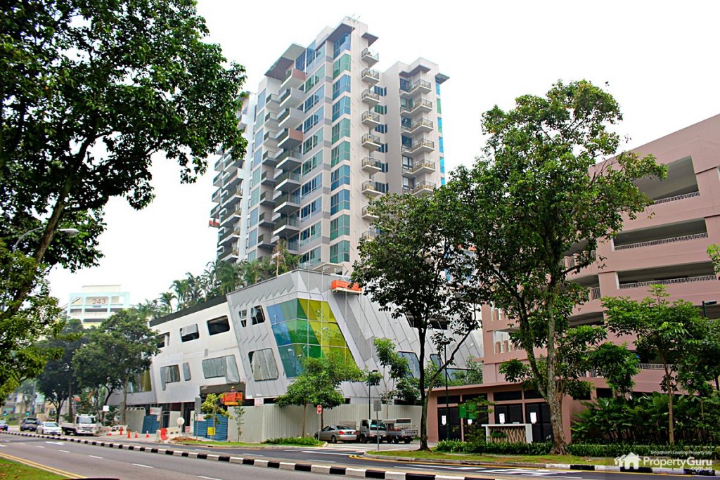 nearby malls, amenities, shopping, dining, yishun