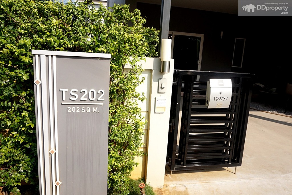 1 Town AvenueDSC06186-060