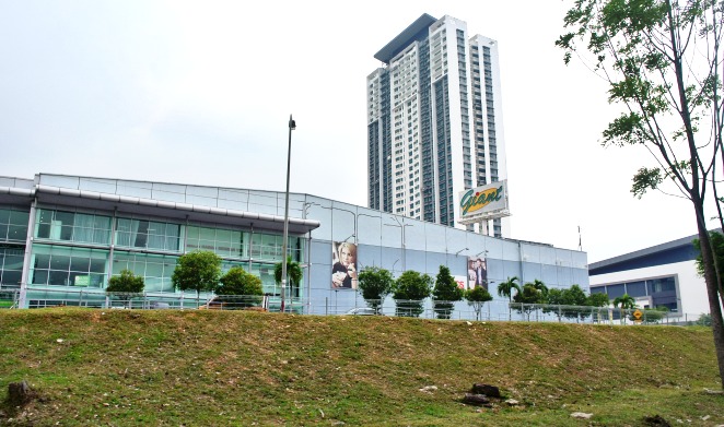 No this is where it all comes together. 8 Kinrara is next to Giant Hypermart BK5