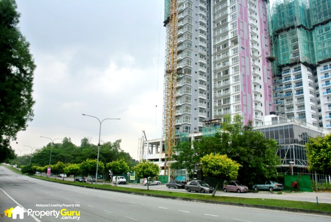 Observe the wide empty road of Jalan Kinrara 6 in front of Duet Residence