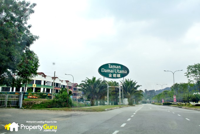 The road that leads in to Taman Damai Utama is wide and mostly quiet