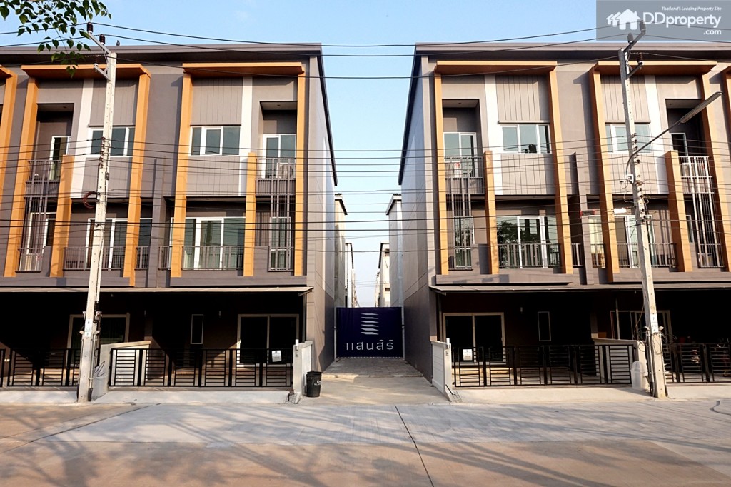 3 Town AvenueDSC06133-010