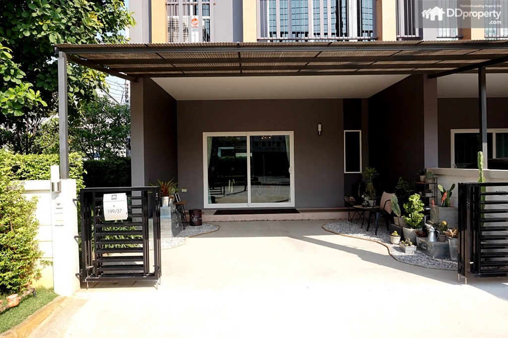 4 Town AvenueDSC06185-059