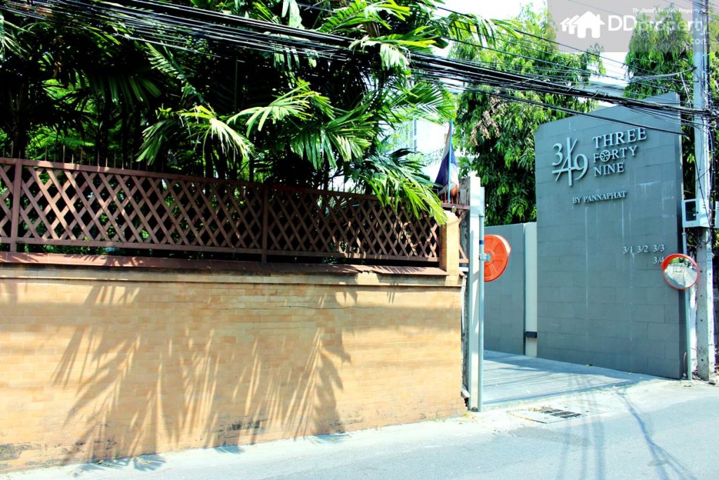 ทางเข้าโครงการ 349 Residence  จะอยู่ติดกับโครงการ 649 Residence  ซึ่งเป็นที่ดินแปลงเดียวกัน