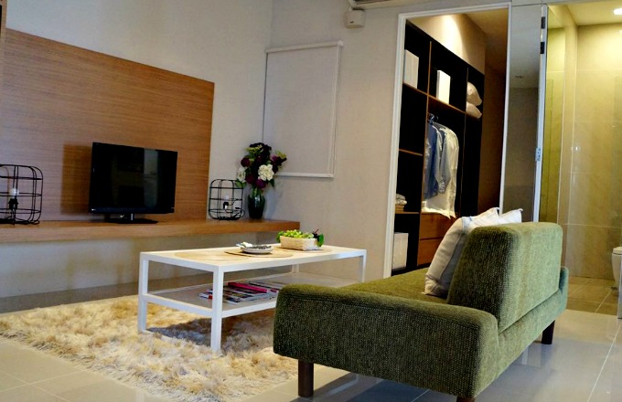 Same adjoining unit view with bathroom and bedroom in sight. It is large enough to accommodate a couple comfortably